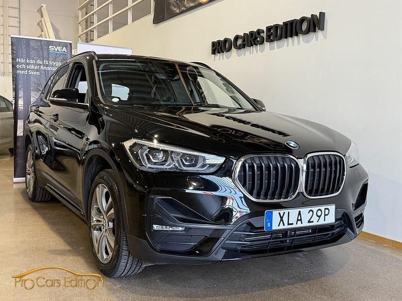 Svart Begagnad 2019 BMW X1 Sport Line SUV | 269 500 kr (Lite dyr) - Bild 1/4