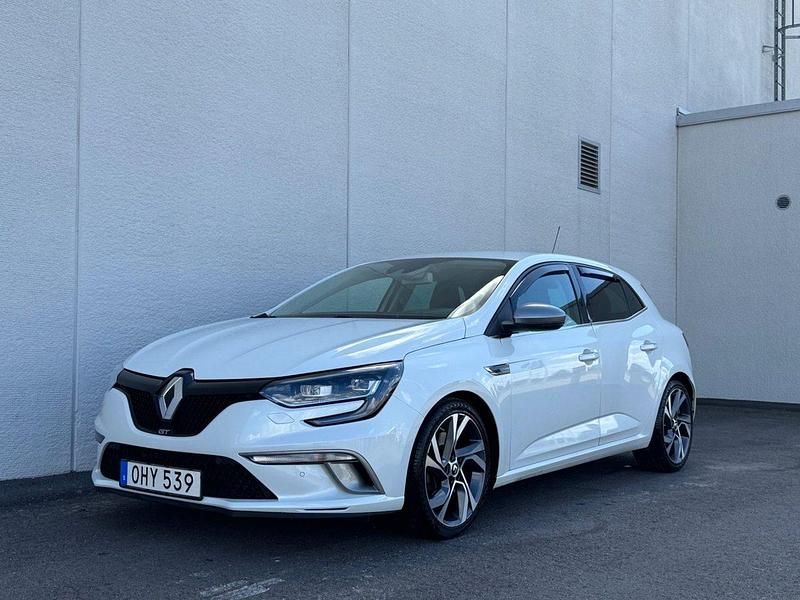 Vit Begagnad 2016 Renault Mégane GT Line GT Halvkombi | 169 000 kr (Bra pris) - Bild 1/4