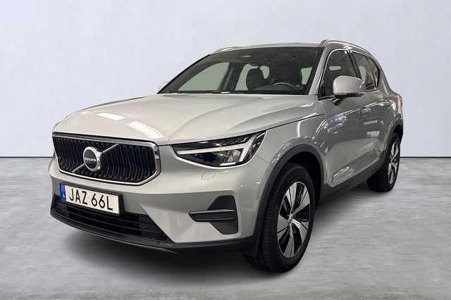 Begagnad 2025 Volvo XC40 SUV | 369 900 kr (Marknadspris) - Bild 1/4