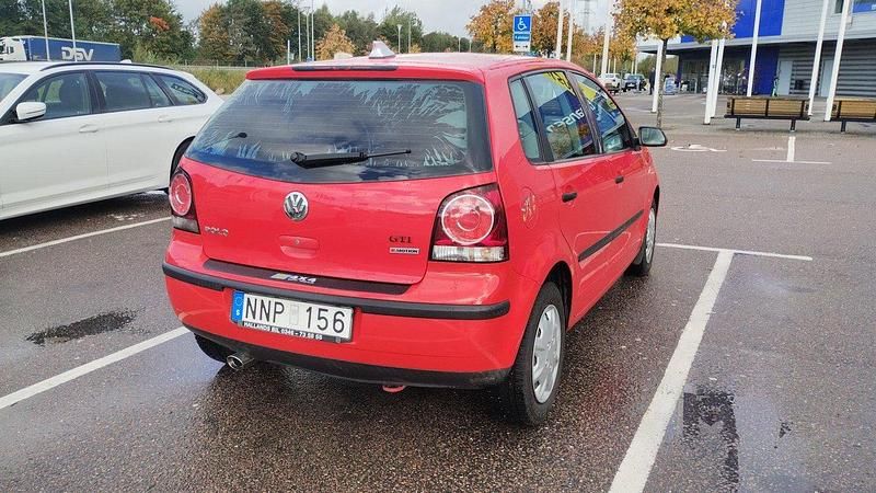Röd Begagnad 2007 VW Polo Trendline Halvkombi | 19 900 kr - Bild 1/4