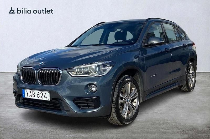 Grå Begagnad 2015 BMW X1 Sport Line SUV | 144 900 kr (Lite dyr) - Bild 1/3