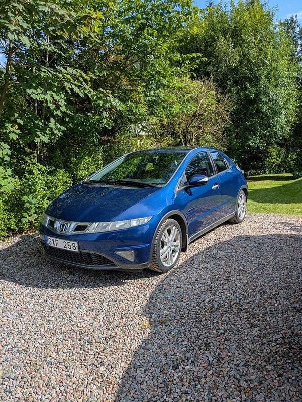 Blå Begagnad 2010 Honda Civic Sport Halvkombi | 45 000 kr (Bra pris) - Bild 1/4