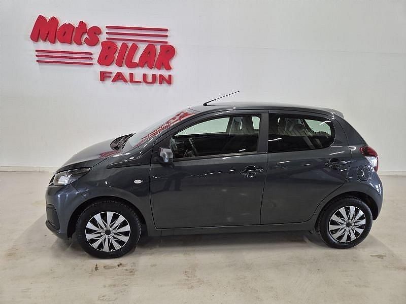 Grå Begagnad 2021 Peugeot 108 Active Halvkombi | 124 900 kr (Lite dyr) - Bild 1/4