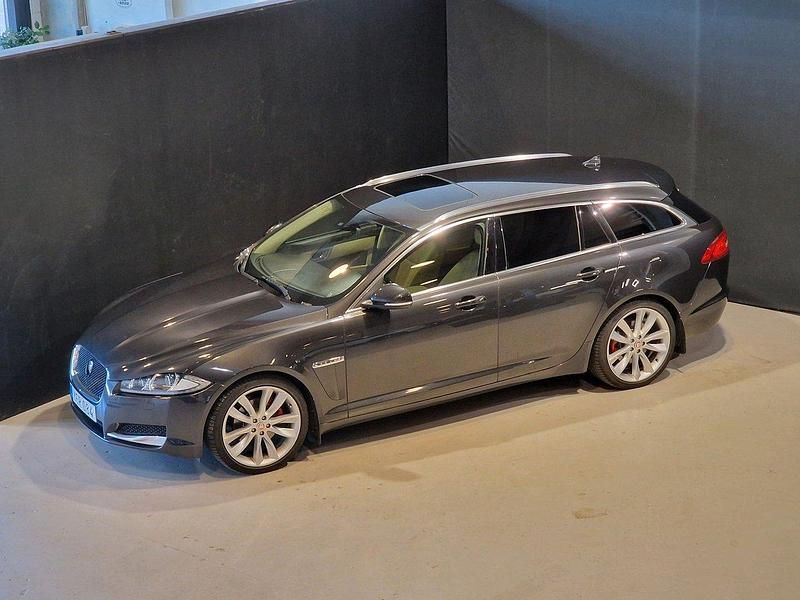 Mörkgrå Begagnad 2013 Jaguar XF Sportbrake Kombi | 129 000 kr - Bild 1/4
