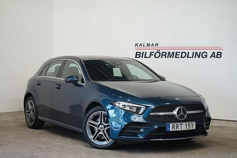 Blå Begagnad 2021 Mercedes A250 AMG Halvkombi | 269 500 kr (Marknadspris) - Bild 1/4