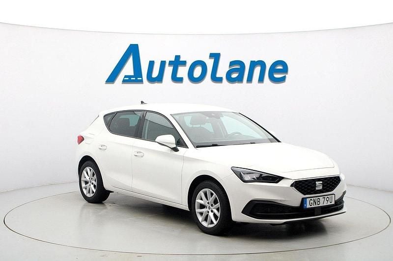 Vit Begagnad 2020 Seat Leon Style Halvkombi | 139 900 kr (Marknadspris) - Bild 1/3