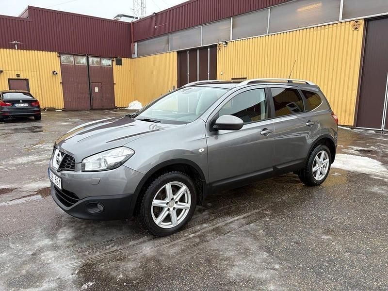 Grå Begagnad 2012 Nissan Qashqai +2 SUV | 59 900 kr (Marknadspris) - Bild 1/4