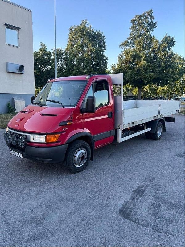 Röd Begagnad 2003 Iveco Daily | 80 000 kr - Bild 1/4