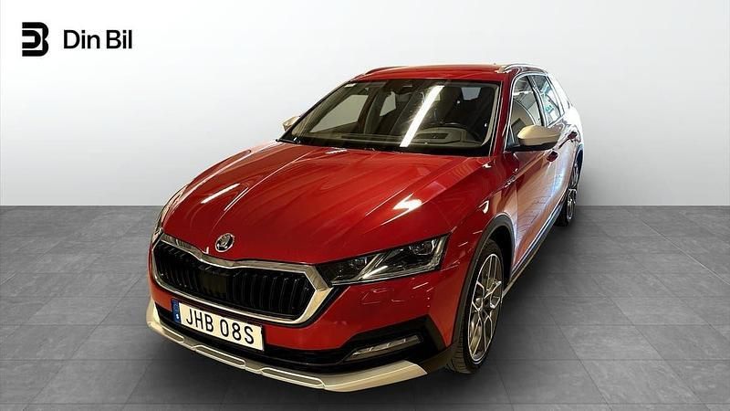 Röd Begagnad 2021 Skoda Octavia Scout Kombi | 294 900 kr (Marknadspris) - Bild 1/4