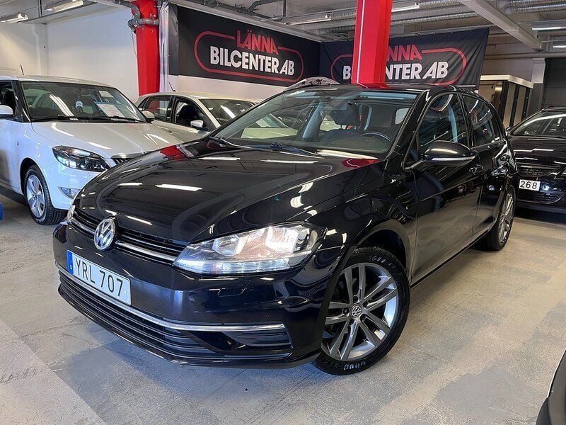 Svart Begagnad 2018 VW Golf VII Halvkombi | 159 000 kr (Marknadspris) - Bild 1/4