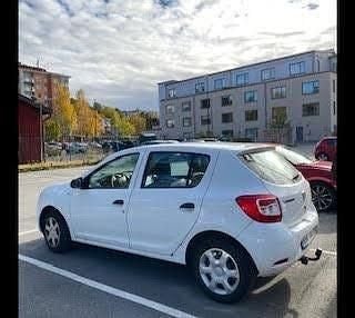 Vit Begagnad 2013 Dacia Sandero Halvkombi | 40 000 kr (Bra pris) - Bild 1/4