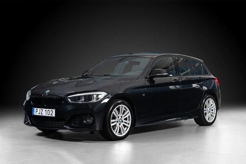 Svart Begagnad 2017 BMW 120 M Sport Halvkombi | 189 000 kr (Marknadspris) - Bild 1/4