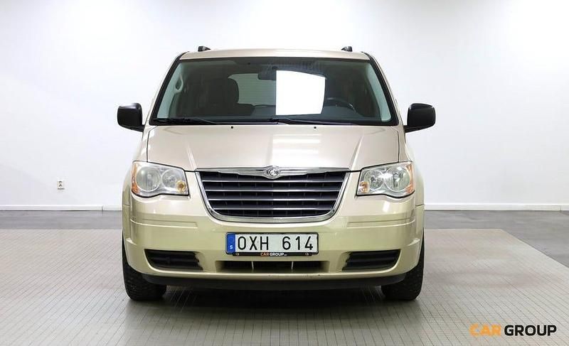 Brun Begagnad 2010 Chrysler Grand Voyager Minibuss | 79 900 kr (Marknadspris) - Bild 1/4