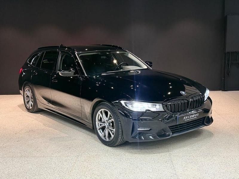Begagnad BMW 330e Sport Line 420 HK (308 kW) 2021 Svart Kombi