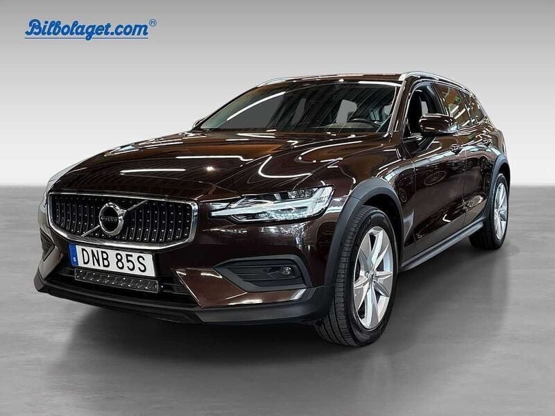 Brun Begagnad 2020 Volvo V60 CC SE Kombi | 323 000 kr (Marknadspris) - Bild 1/4