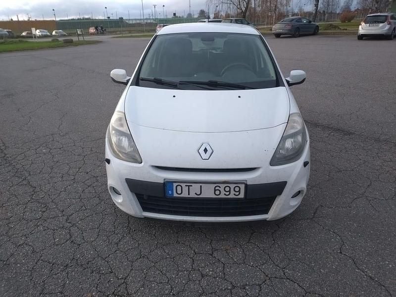 Begagnad Renault Clio R.S. 75 HK (55 kW) 2010 Halvkombi