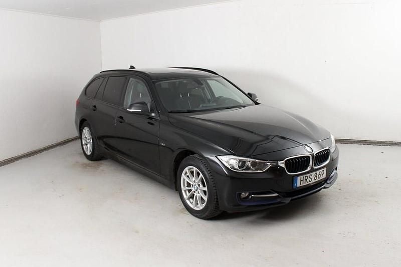 Begagnad BMW 318 Sport Line 143 HK (105 kW) 2015 Svart Kombi