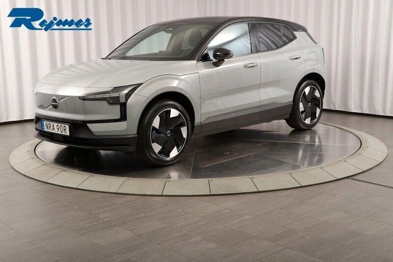 Grå Ny 2025 Volvo EX30 Plus SUV | 479 900 kr (Bra pris) - Bild 1/4