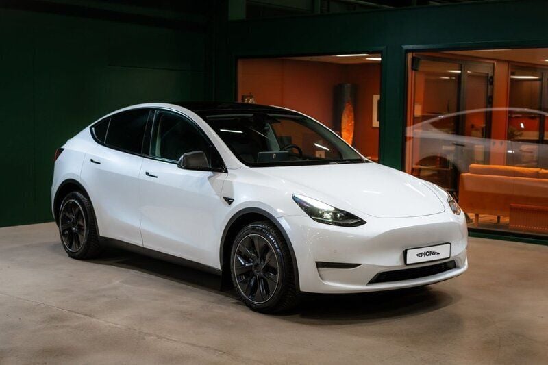 Vit Begagnad 2022 Tesla Model Y Long Range SUV | 329 900 kr (Superpris) - Bild 1/4