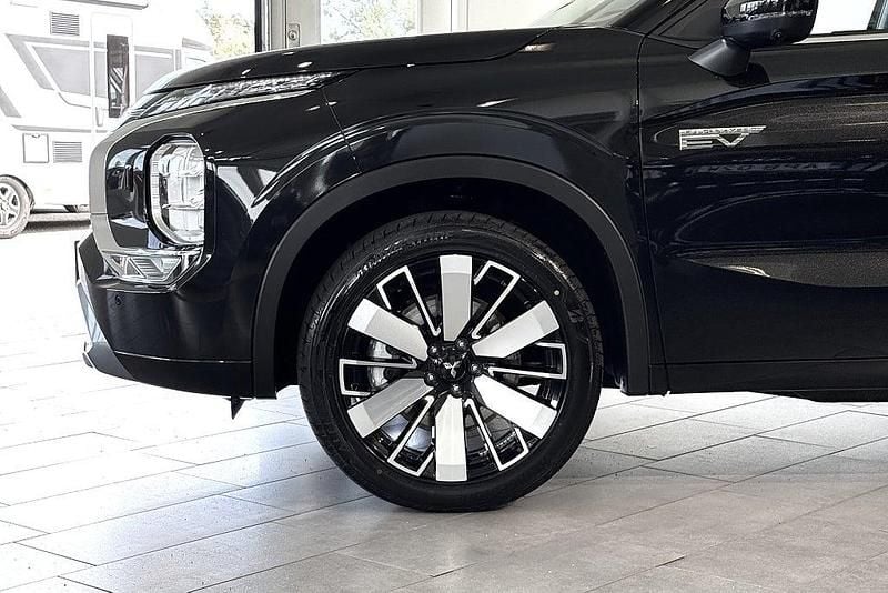 Ny Mitsubishi Outlander P-HEV Invite 306 HK (225 kW) 2025 Moonstone grå SUV