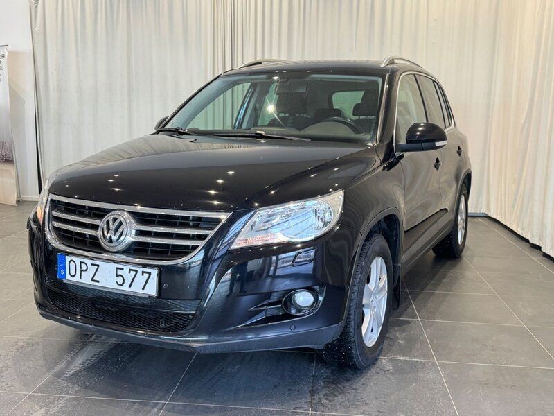 Svart Begagnad 2011 VW Tiguan Sportline SUV | 89 900 kr (Marknadspris) - Bild 1/4