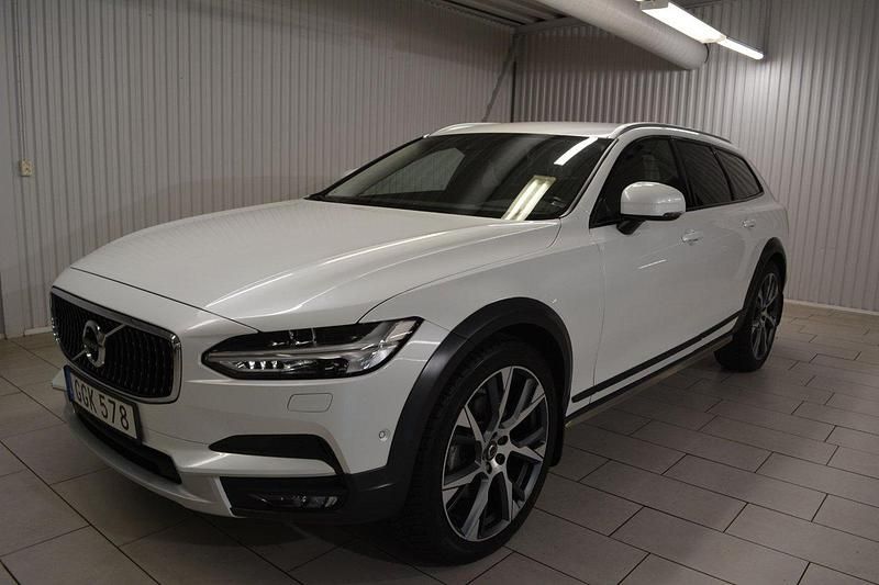 Vit Begagnad 2017 Volvo V90 CC Momentum Kombi | 229 000 kr (Marknadspris) - Bild 1/3
