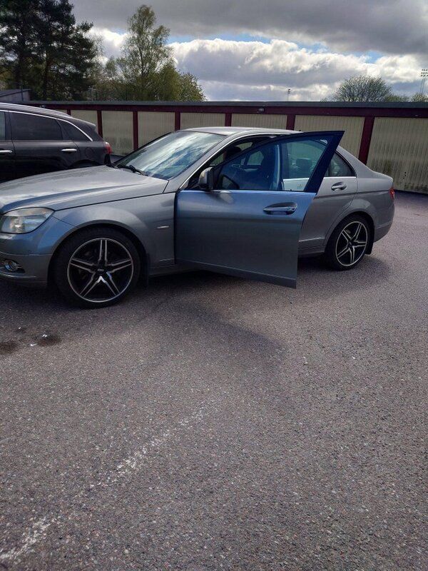 Grå Begagnad 2008 Mercedes C280 Avantgarde Sedan | 85 000 kr - Bild 1/4