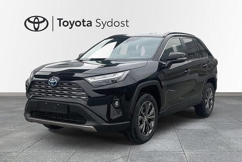 Svart Ny 2025 Toyota RAV4 Hybrid Executive SUV | 484 800 kr (Marknadspris) - Bild 1/4