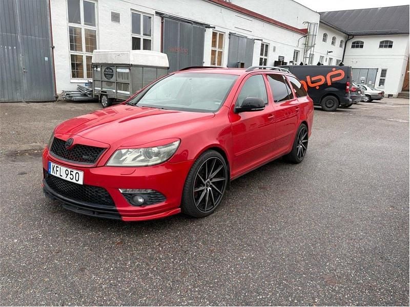 Röd Begagnad 2010 Skoda Octavia RS Kombi | 65 000 kr (Bra pris) - Bild 1/4