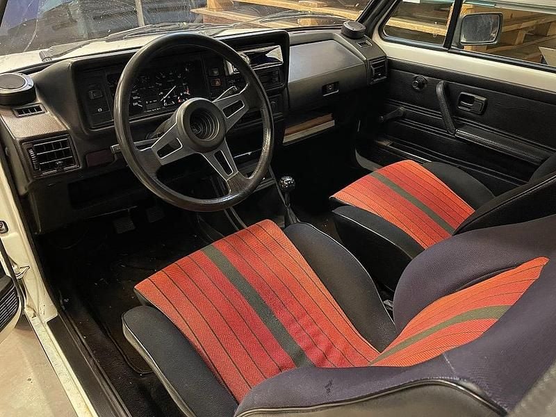 Begagnad VW Golf II GTI 112 HK (82 kW) 1983 Vit Halvkombi