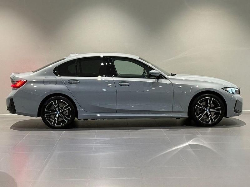 Begagnad BMW 330 M Sport 184 HK (135 kW) 2024 Brooklyn grå metallic Sedan