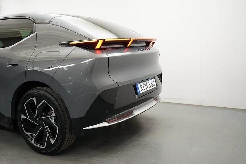 Begagnad Lynk & Co 02 202 kW (275 HK) 2024 Grå SUV