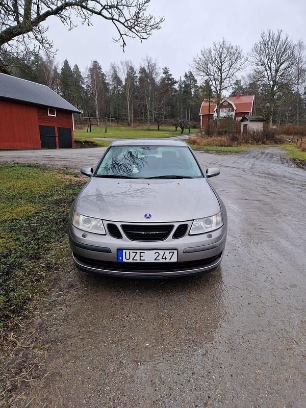 Begagnad 2004 Saab 9-3 | 20 000 kr (Marknadspris) - Bild 1/4