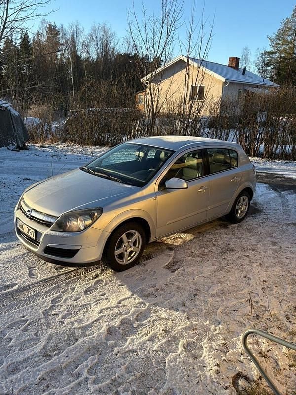 Begagnad 2005 Opel Astra Halvkombi | 39 000 kr (Lite dyr) - Bild 1/4