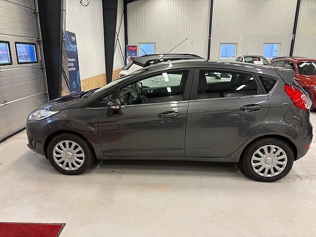 Begagnad Ford Fiesta Titanium 80 HK (58 kW) 2016 Grå Halvkombi