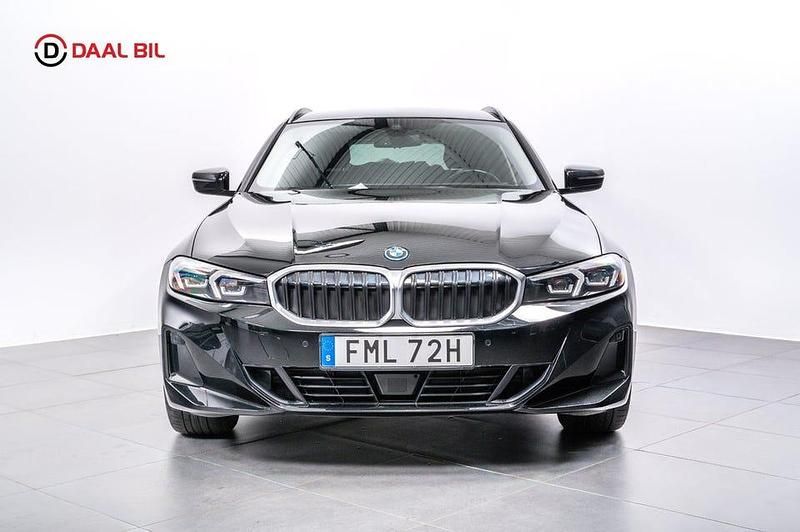 Begagnad BMW 330 Sport Line 292 HK (214 kW) 2023 Svart Kombi