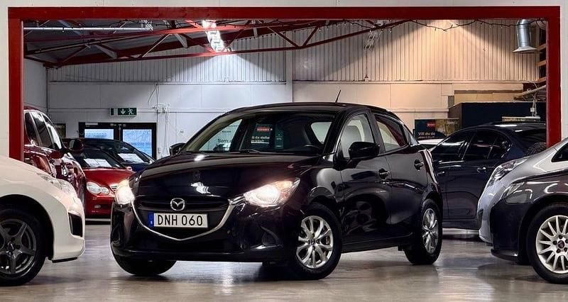 Begagnad Mazda 2 90 HK (66 kW) 2016 Svart Halvkombi