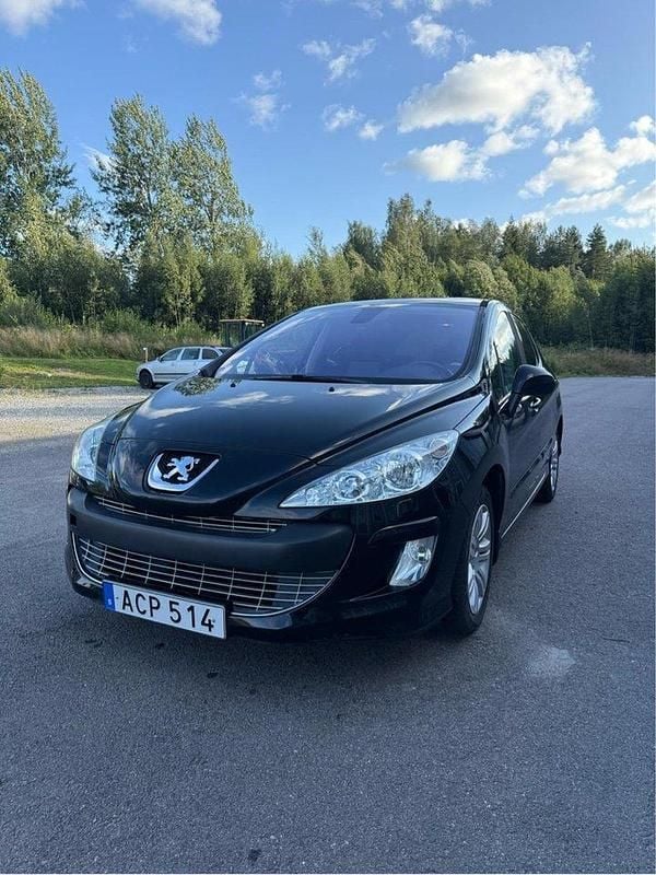 Svart Begagnad 2008 Peugeot 308 Halvkombi | 35 000 kr (Dyr) - Bild 1/4