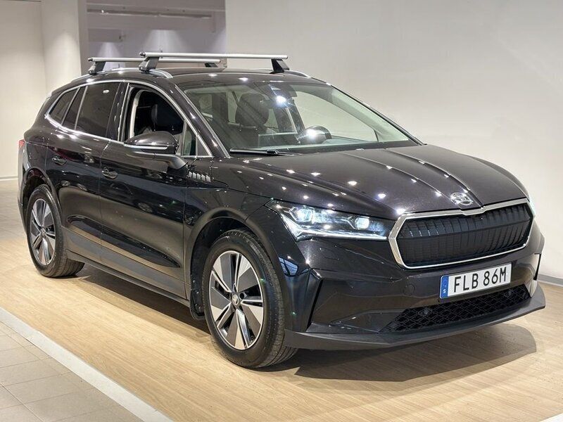 Svart (black magic metallic) Begagnad 2022 Skoda Enyaq iV SUV | 369 000 kr (Bra pris) - Bild 1/3