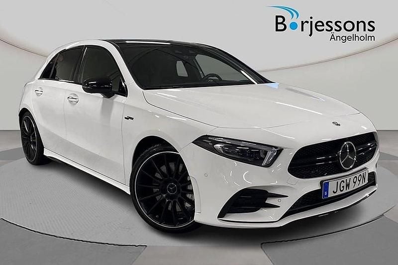 Vit Begagnad 2022 Mercedes A35 AMG AMG Halvkombi | 429 000 kr (Marknadspris) - Bild 1/4