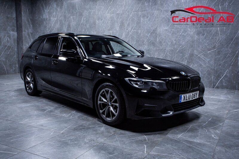 Svart Begagnad 2021 BMW 320 Sport Line Kombi | 279 800 kr (Bra pris) - Bild 1/4