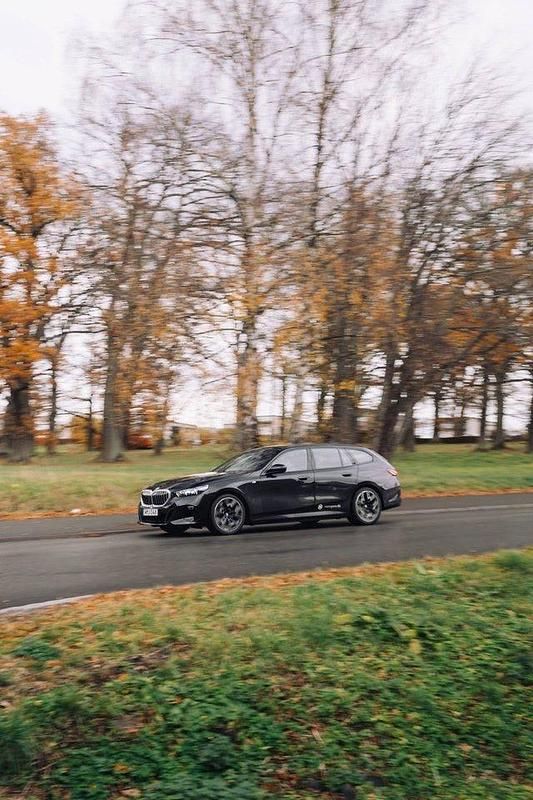 Begagnad BMW 530 M Sport 299 HK (219 kW) 2025 Safirsvart metallic Kombi