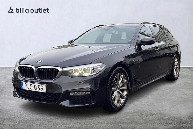 Grå Begagnad 2017 BMW 520 M Sport Kombi | 249 900 kr (Lite dyr) - Bild 1/4