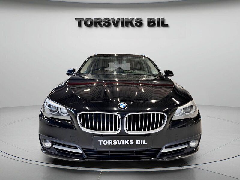 Svart Begagnad 2014 BMW 530 Comfort Edition Kombi | 184 900 kr (Marknadspris) - Bild 1/4