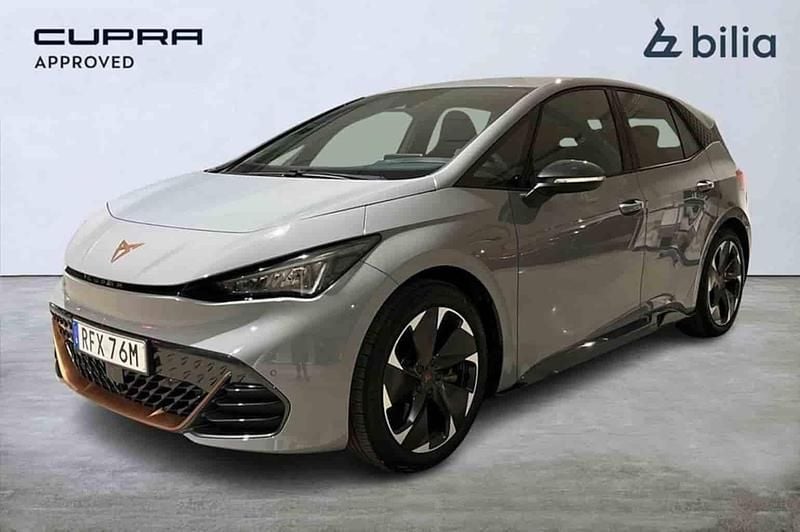 Grå Begagnad 2023 Cupra Born e-Boost Halvkombi | 269 000 kr (Marknadspris) - Bild 1/1