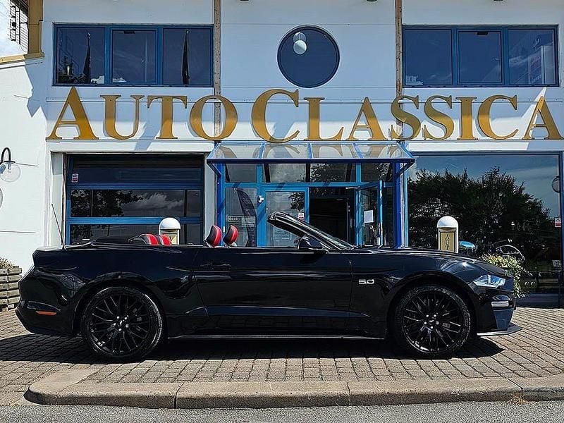 Svart Begagnad 2018 Ford Mustang GT Cab | 459 000 kr (Bra pris) - Bild 1/4