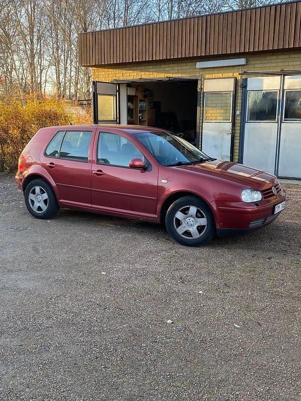 Begagnad 2000 VW Golf IV Halvkombi | 15 500 kr (Marknadspris) - Bild 1/4