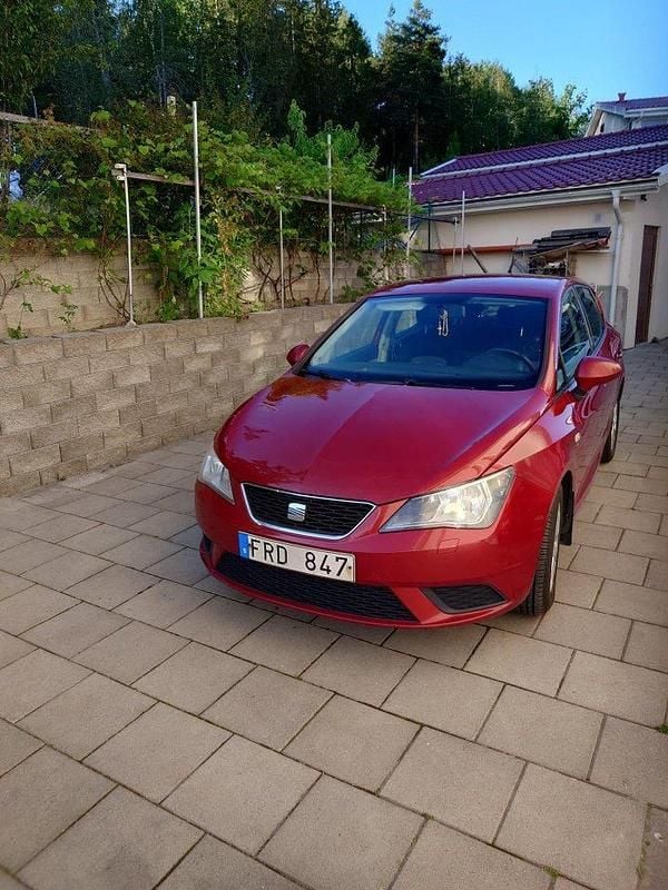 Röd Begagnad 2013 Seat Ibiza Style Halvkombi | 60 000 kr (Bra pris) - Bild 1/4