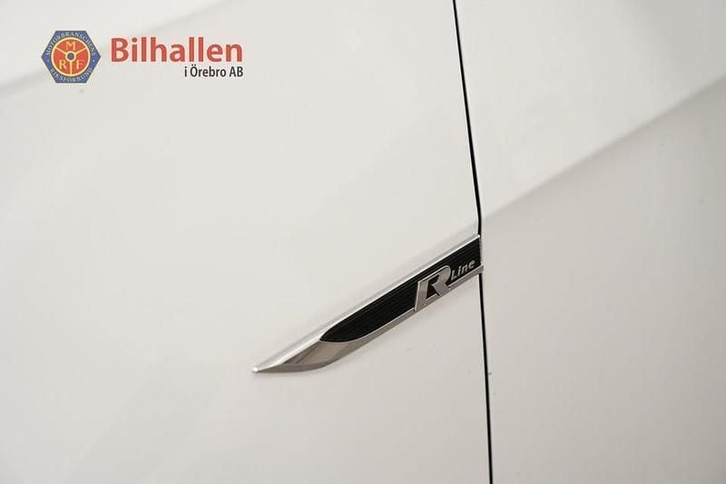 Begagnad VW Golf VII R-line 150 HK (110 kW) 2020 Vit Kombi
