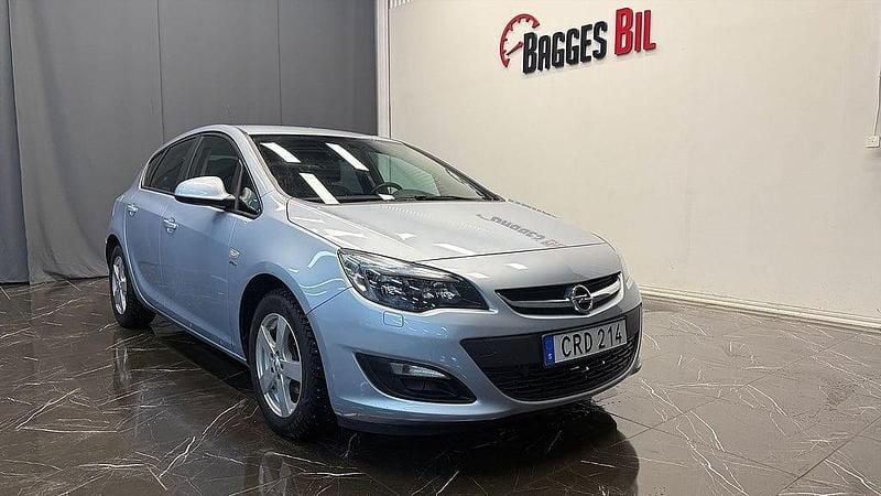 Grå Begagnad 2014 Opel Astra Halvkombi | 59 900 kr (Bra pris) - Bild 1/4